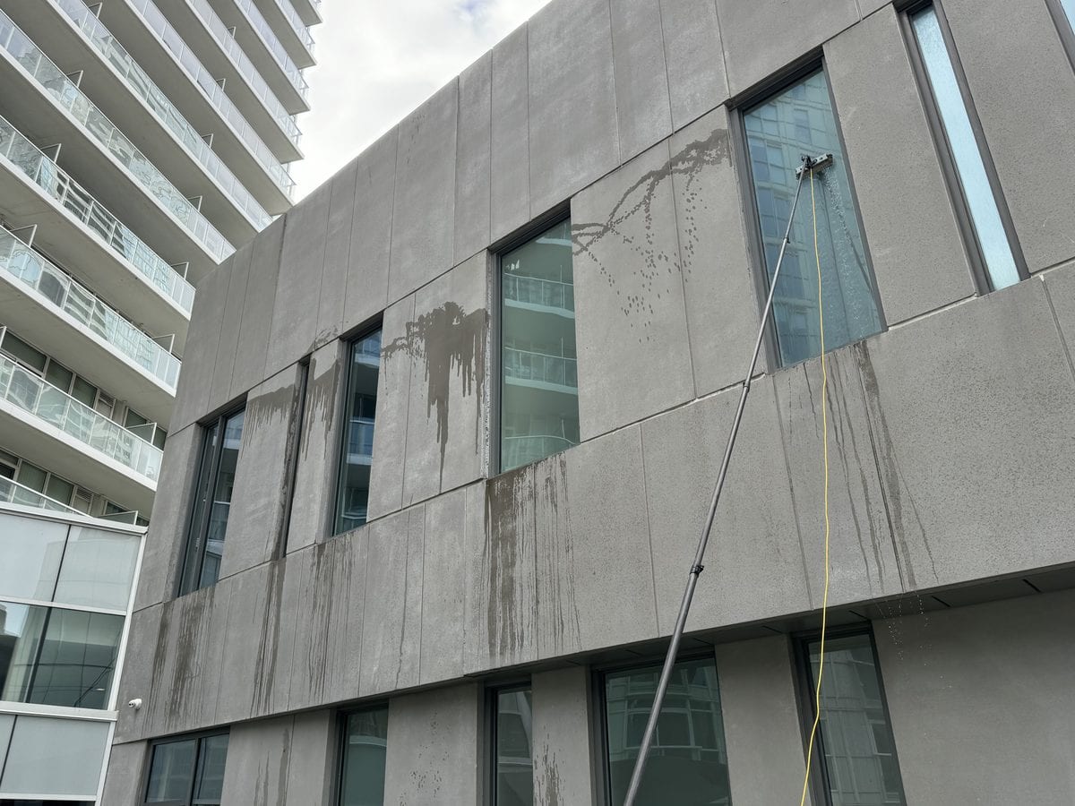 Water-fed pole cleaning on a mid-rise building