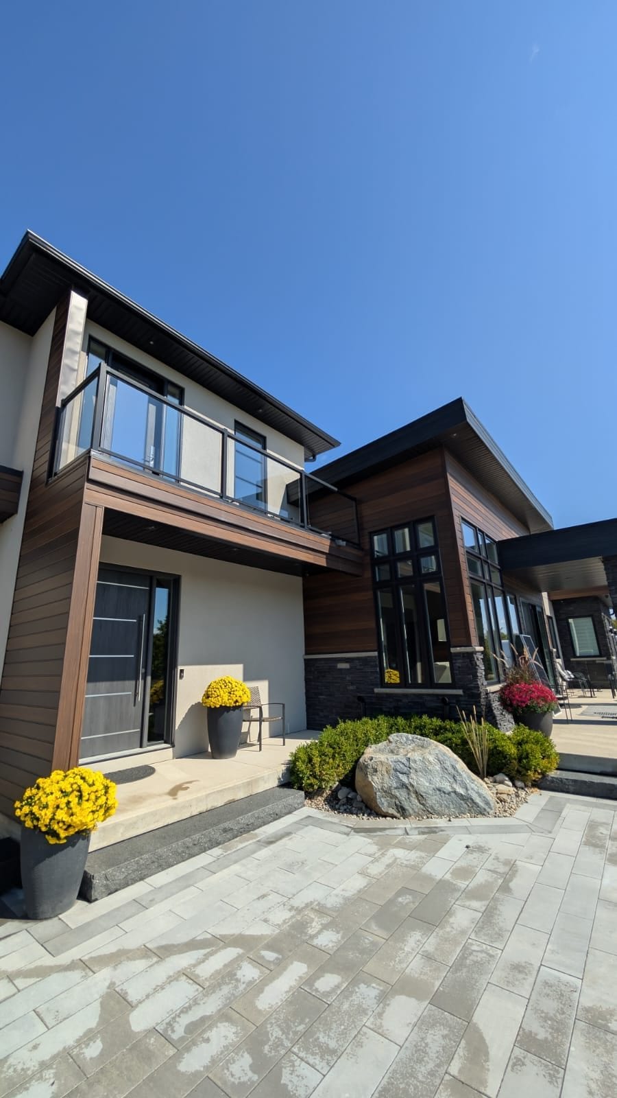 Featured 2025 job — modern exterior